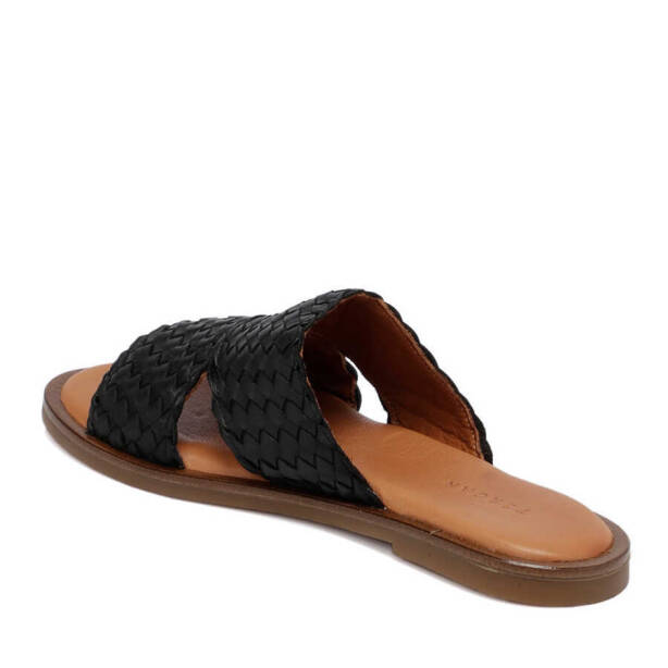 Siyah Hakiki Deri Kadın Terlik - K24Y1TR67438-A23 - 3