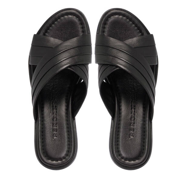 Siyah Hakiki Deri Kadın Terlik - K25Y1TR67790-A23 - 5