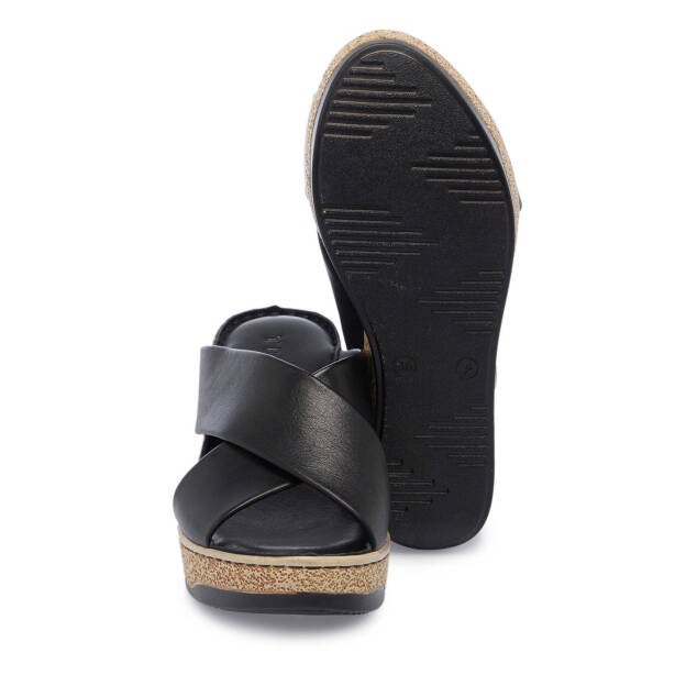 Siyah Hakiki Deri Kadın Terlik - K25Y1TR67834-A23 - 4