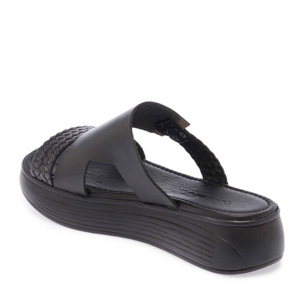 Siyah Hakiki Deri Kadın Terlik - K25Y1TR68066-A23 - 3