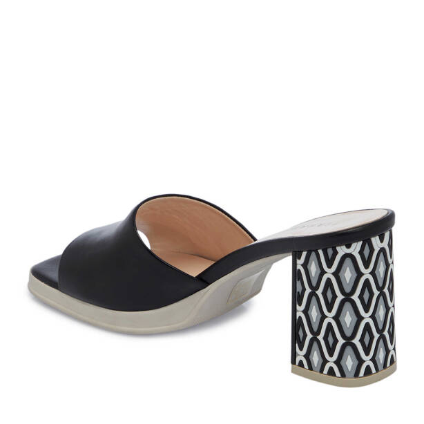 Siyah Hakiki Deri Kadın Terlik - K25Y1TR68083-A23 - 3