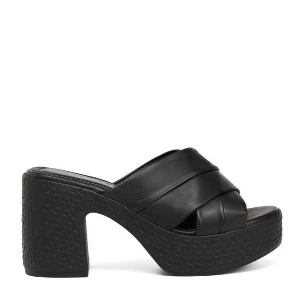 Siyah Hakiki Deri Kadın Terlik - K25Y1TR67767-A23 