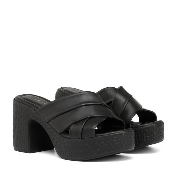 Siyah Hakiki Deri Kadın Terlik - K25Y1TR67767-A23 - 2