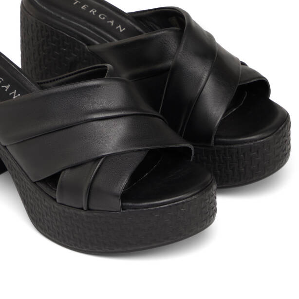 Siyah Hakiki Deri Kadın Terlik - K25Y1TR67767-A23 - 3