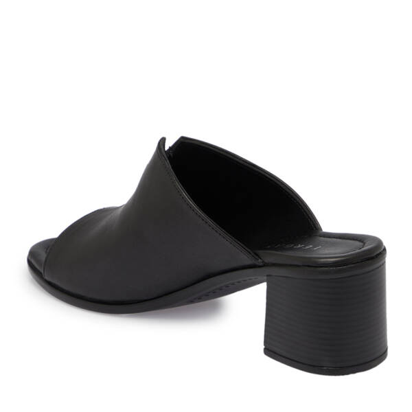 Siyah Hakiki Deri Kadın Terlik - K26Y1TR68524-A23 - 3