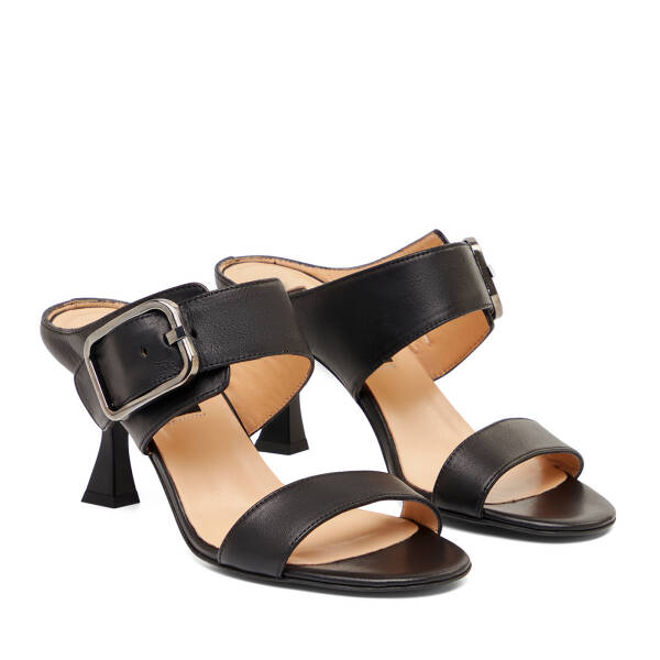 Siyah Hakiki Deri Kadın Terlik - K26Y1TR68568-A23 - 2